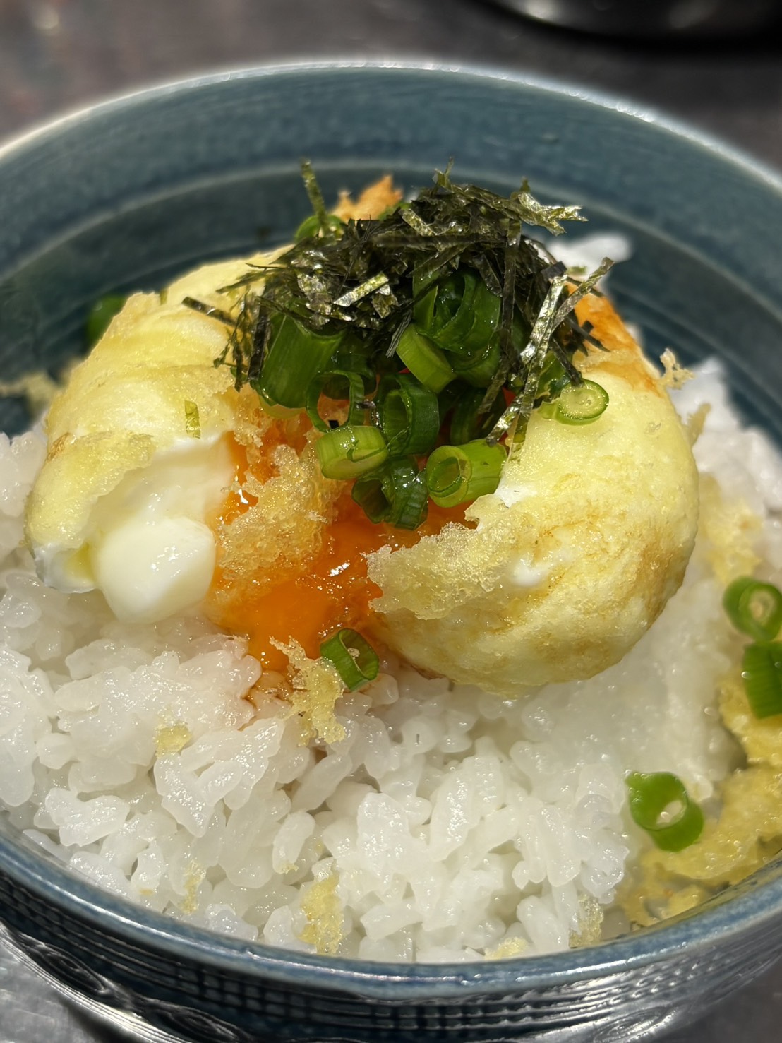 月見天丼（半熟卵の天ぷら）